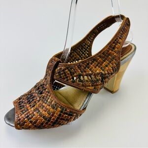 Frye brown leather woven sandals peep toe wood heel slingback womens Size 8-8.5